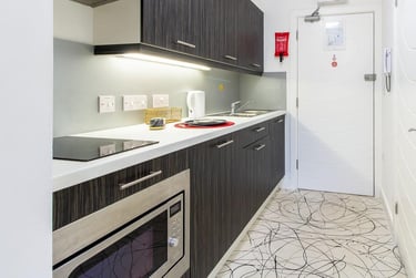 1 bed studio, Queens Terrace, City Centre, Southampton, SO143LR - Image 3